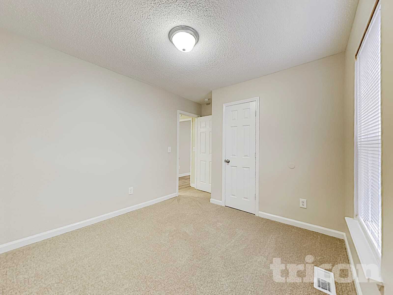 Building Photo - 615 Flicker St