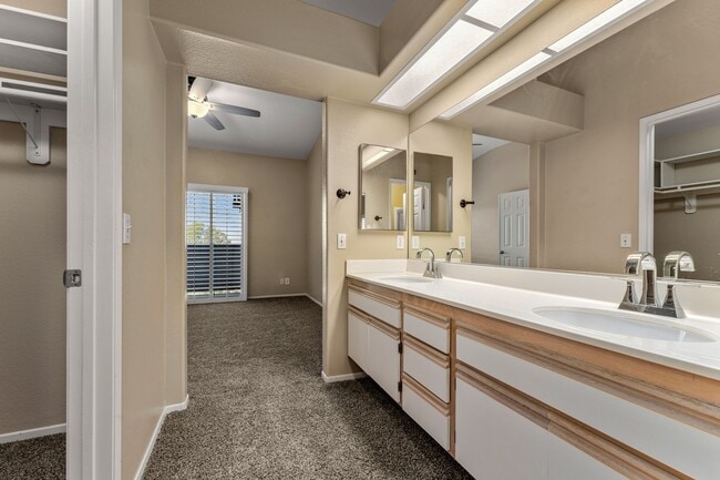 Building Photo - 1010 S Farralon Ln