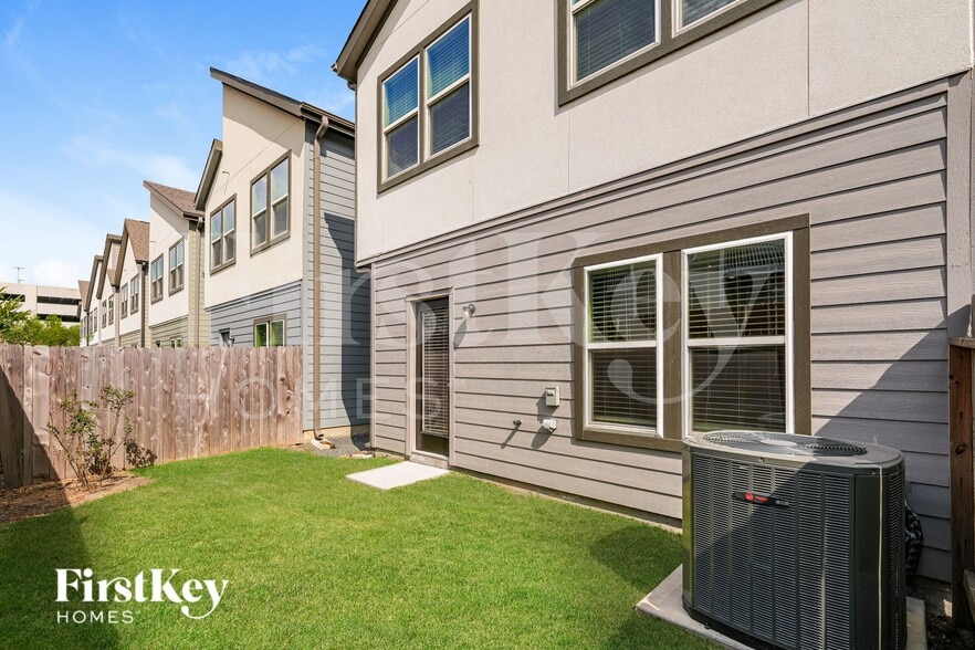 Building Photo - 18330 W Centro Cir