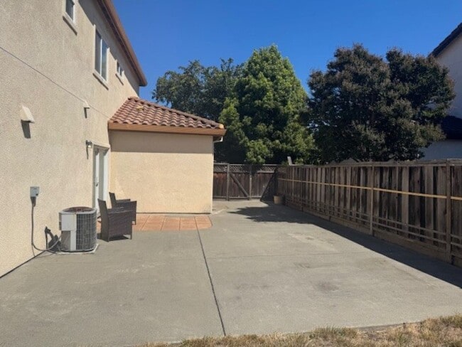 Building Photo - Spacious Former Model Home in American Canyon