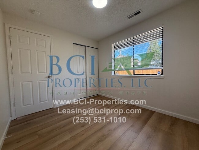 Building Photo - Beautiful 2 Bedroom House Available for im...