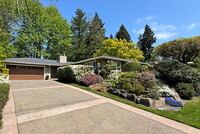 Building Photo - 10632 NE 47th Pl