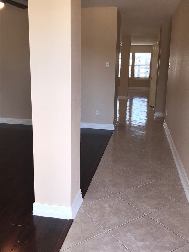 Building Photo - 2844 Morningmist Ln