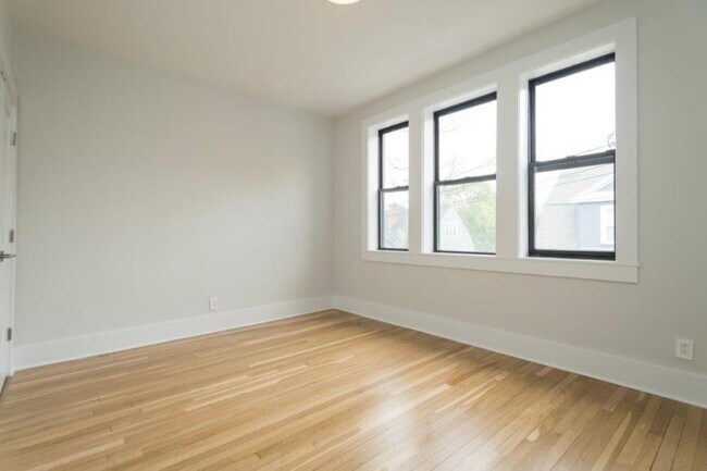 Building Photo - 3 bedroom in Boston MA 02135