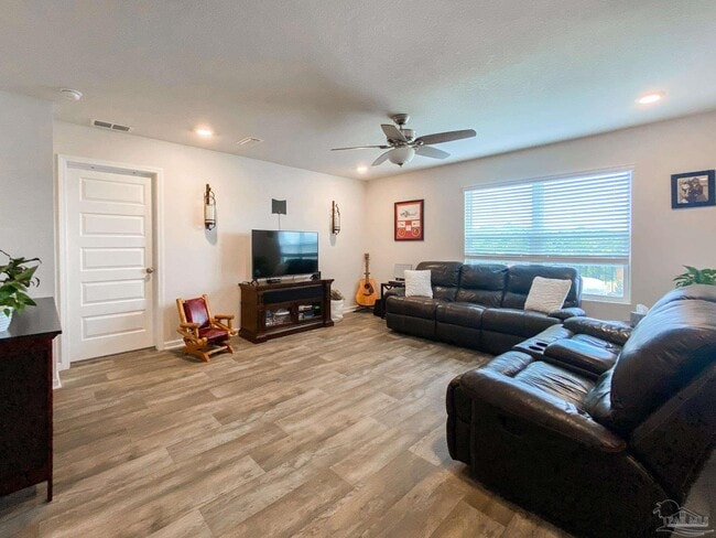 Building Photo - 5601 Guinevere Ln