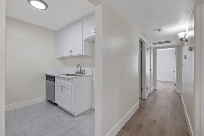 Building Photo - MOVE IN READY! 2 WEEKS OFF!! NO APP FEE! UPSTAIRS UNIT WITH BALCONY!