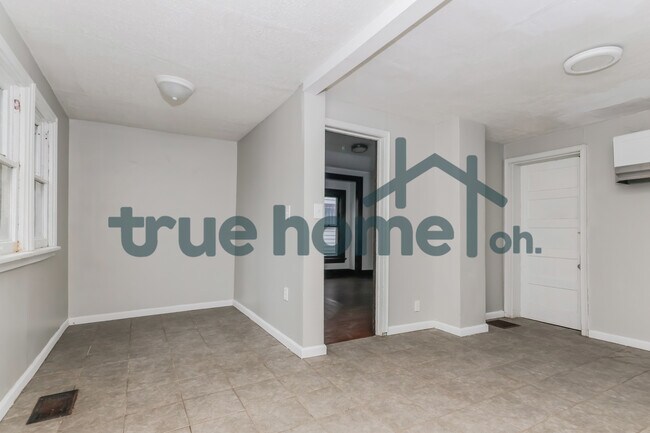 Building Photo - 1249 Everett Dr