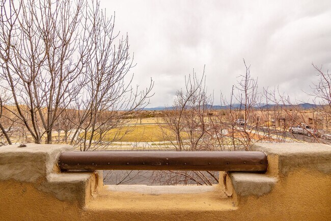 Building Photo - 7 E Saddleback Mesa