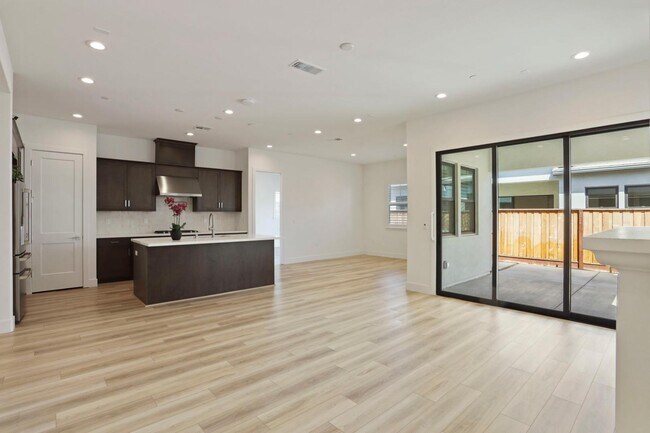 Building Photo - 1839 Snowflower Pl