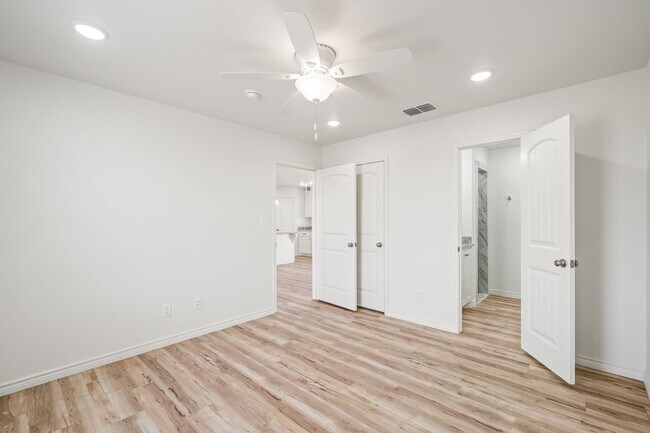 Building Photo - 109 North F M 789