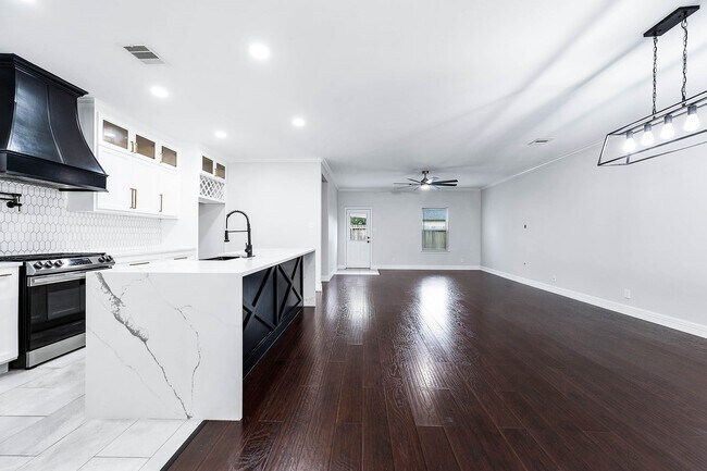 Building Photo - 7631 Retama Terrace Ln