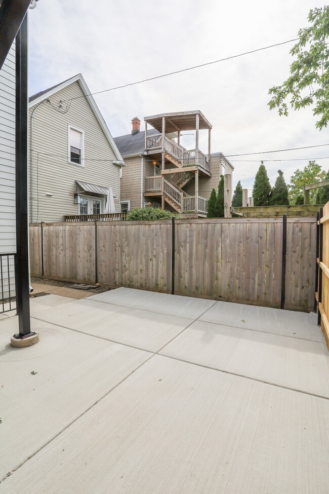 Building Photo - 2342 N Lawndale Ave