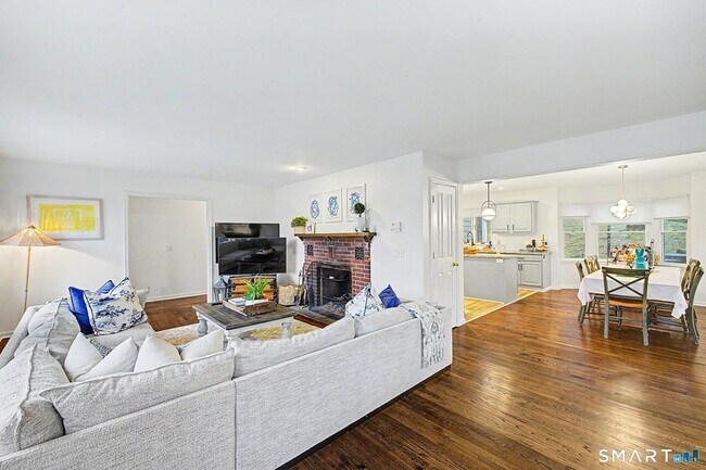 Building Photo - 14 Shore Rd