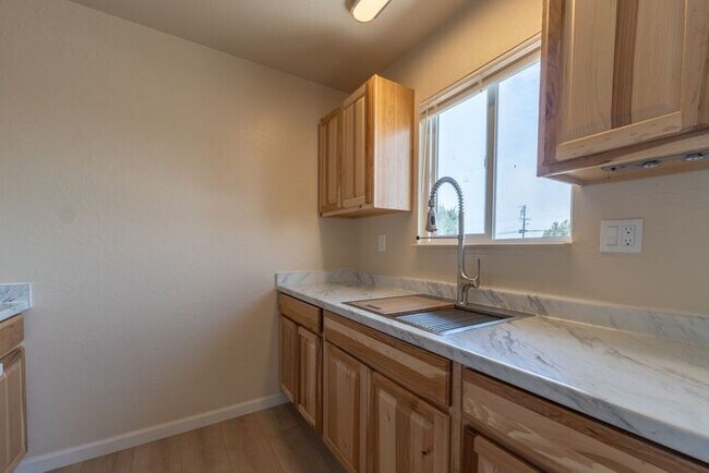 Building Photo - Newly Remodeled 2 bedroom 1 bathroom Seaside Apartment!