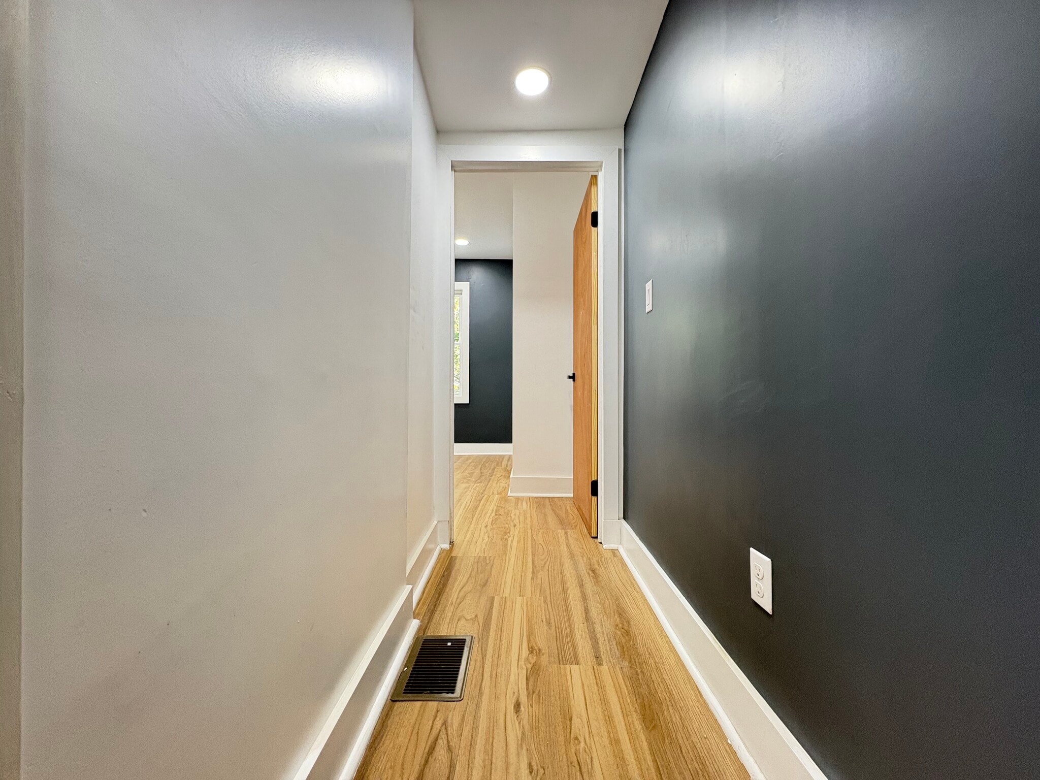 Building Photo - 5834 Phillips Ave