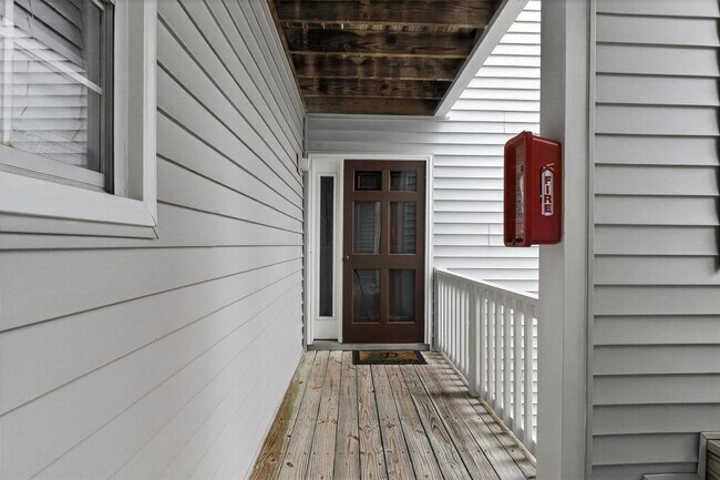 Building Photo - Spacious 3BR Condo in Fayetteville