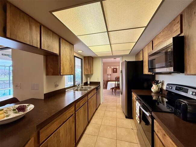 Building Photo - 2460 W Marion Ave