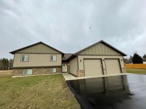 Building Photo - Beautiful Pet Friendly Home