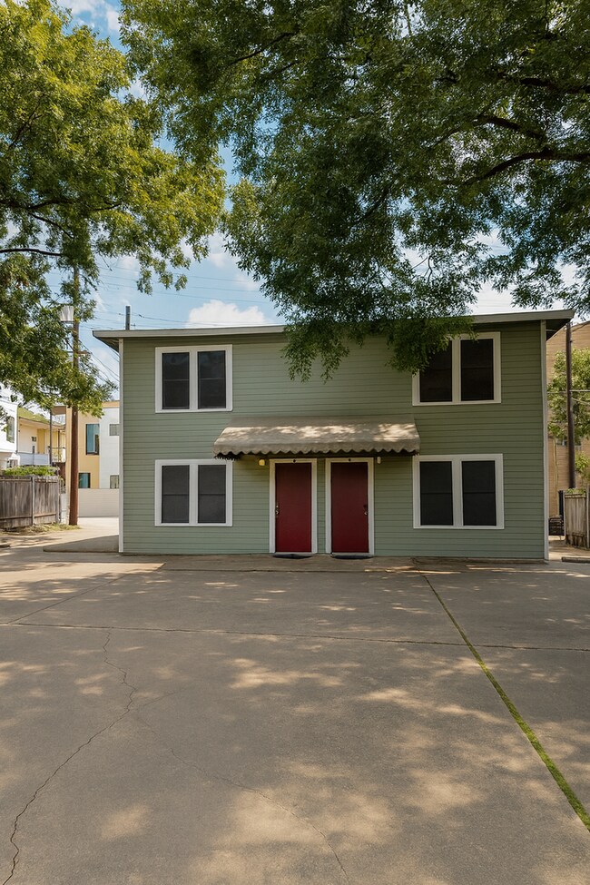 Building Photo - 110 E 30th St