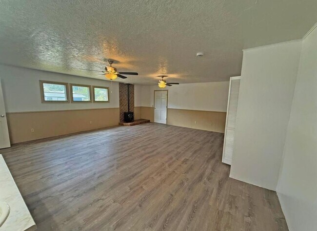 Building Photo - South Fork Rental Home