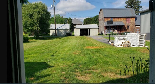 Building Photo - Great 3-Bedroom Home in Centre Hall