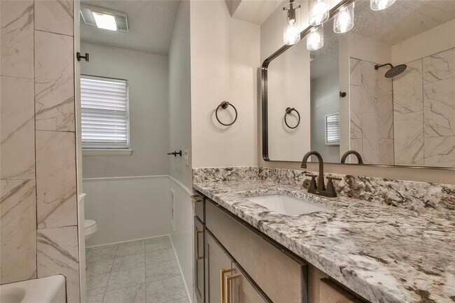 Building Photo - 608 Moraine Ave