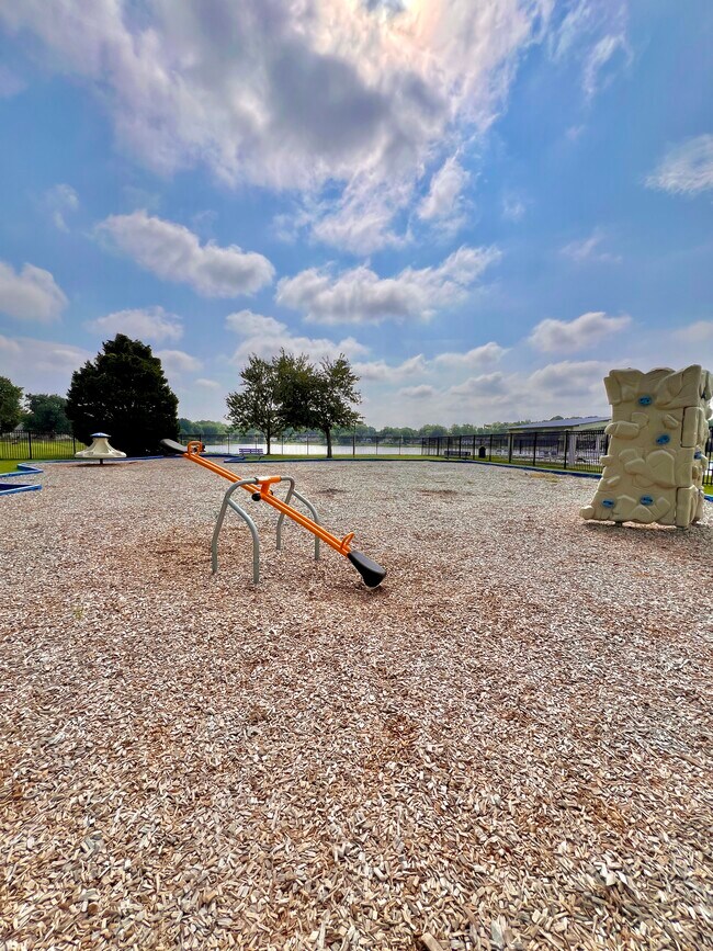 Building Photo - 6223 Cambridge Dr