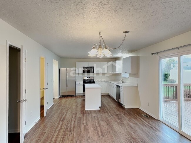 Building Photo - 912 Wallace Dr