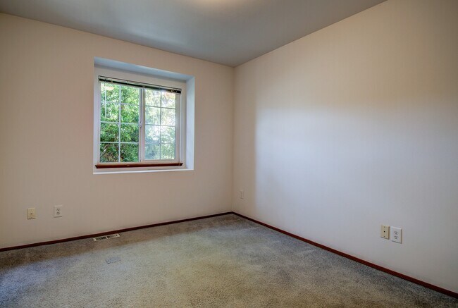 Building Photo - Three-Bedroom Rambler off Ft. Nugent Rd.