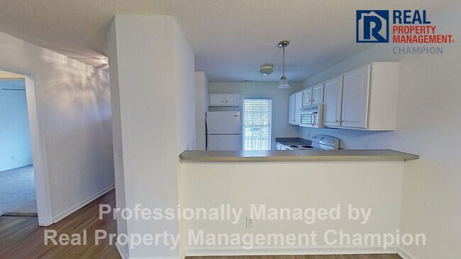 Building Photo - Upper Level Condo in Holton Place w/Community Pool