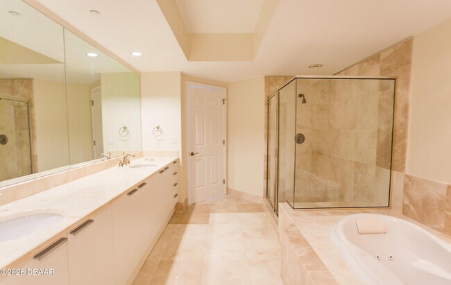 Building Photo - 241 Riverside Dr