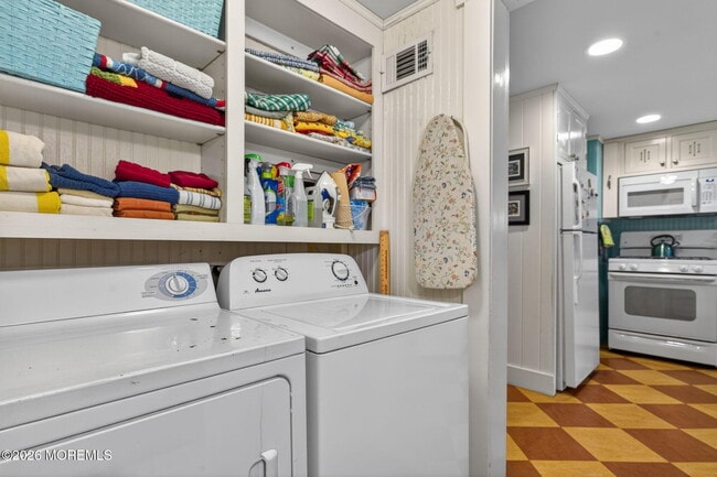 Building Photo - 81 Broadway