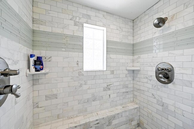 Building Photo - 3408 Bonnie Rd