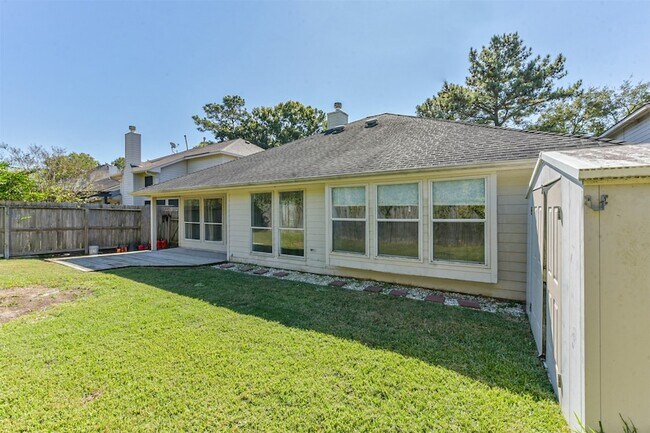 Building Photo - 13203 Yaupon Holly Ln