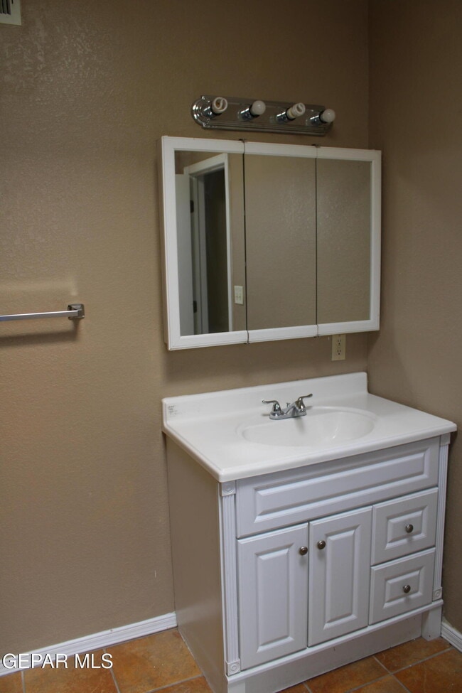 Building Photo - 1528 Sierra De Oro Dr