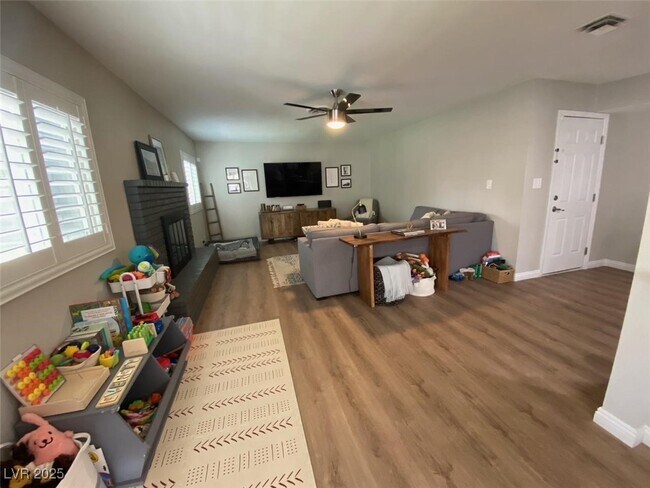 Building Photo - 3011 Burton Ave