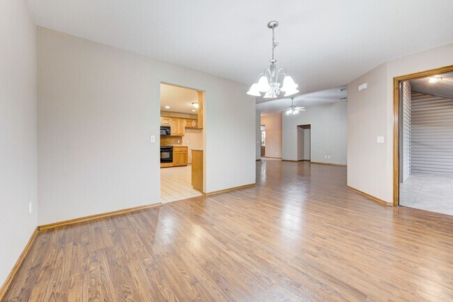 Building Photo - Beautiful 3-Bedroom / 2-Bathroom home in Yukon!