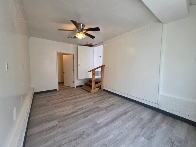 Building Photo - 3 Bed 1 Bath Home in Shawnee!