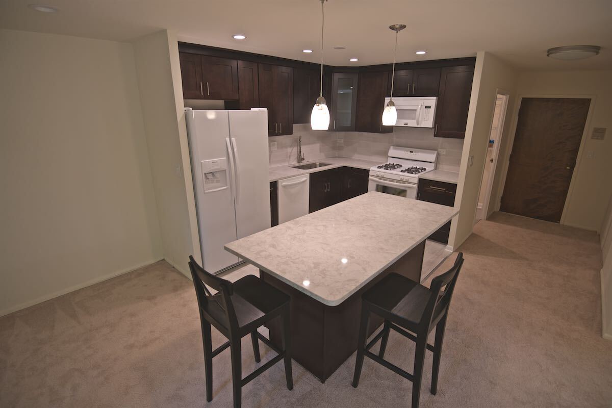 Open kitchen, with isle and pandant lights - 1250 Park Ave W