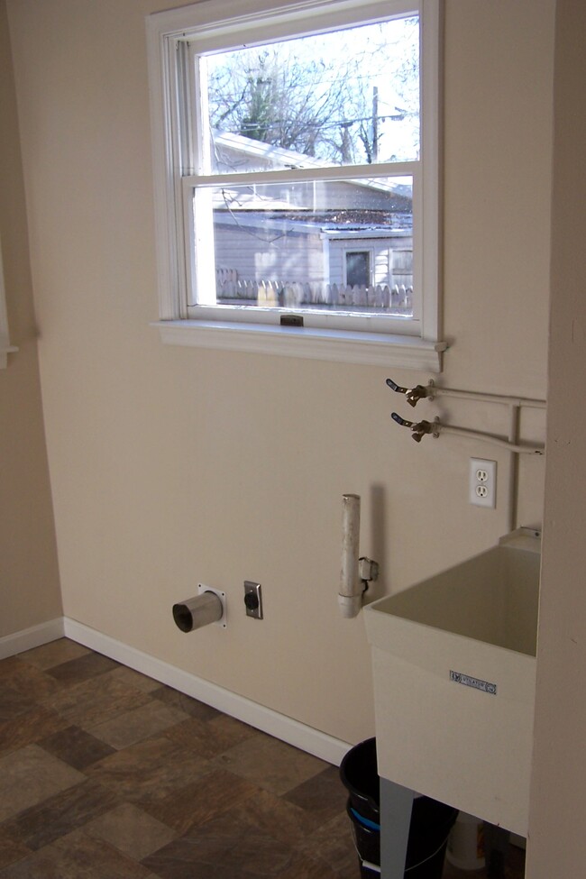 Laundry Room - 141 N Bedford St