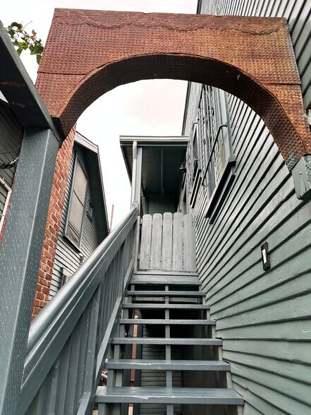 Building Photo - 1615 Shell Ave