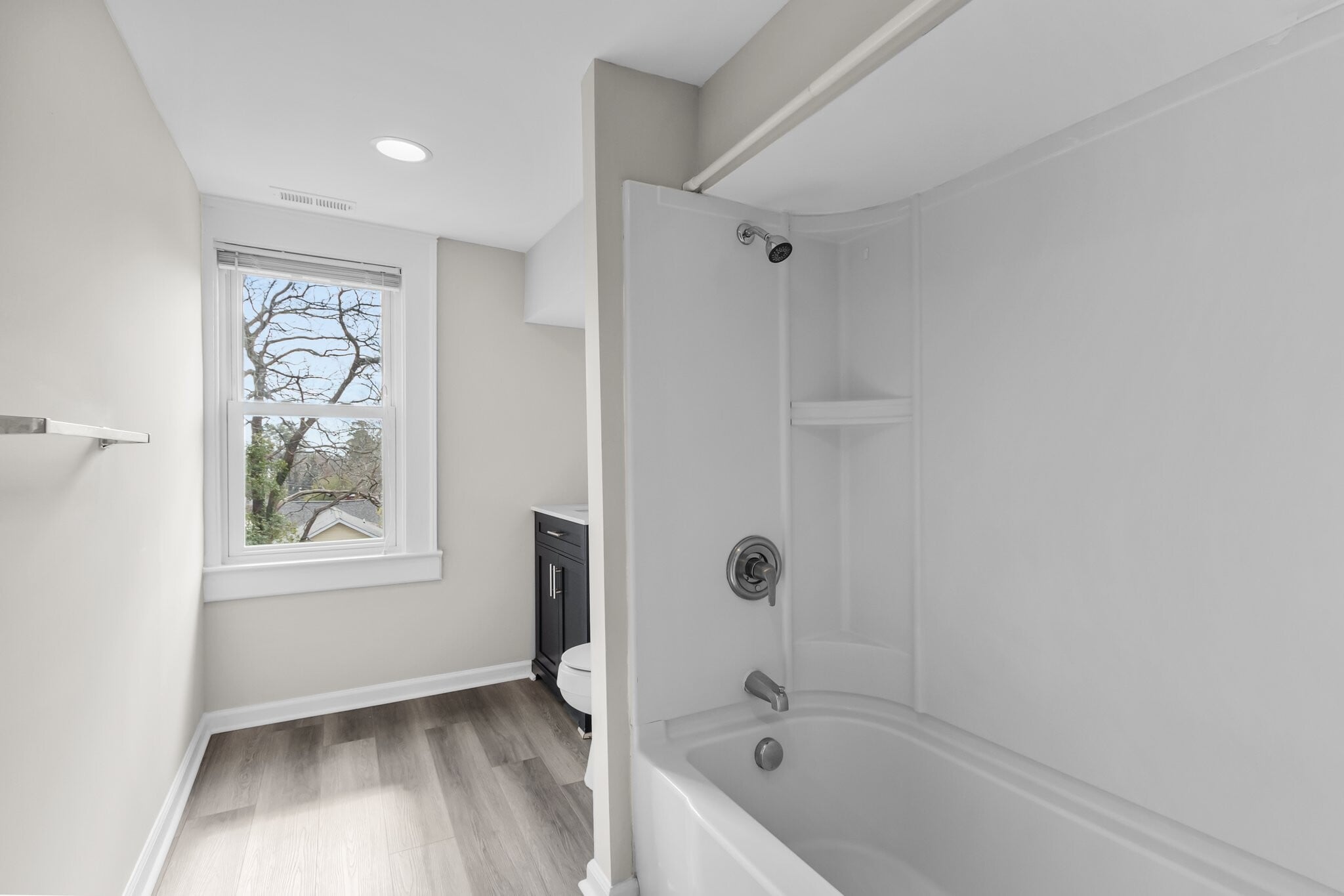 Upstairs bathroom - 404 Formosa Ave