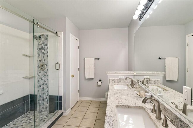 Building Photo - 802 Lantana Dr