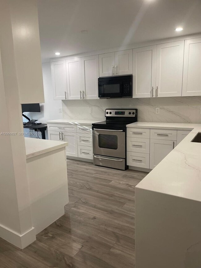 Building Photo - 4136 Pine Ridge Ln