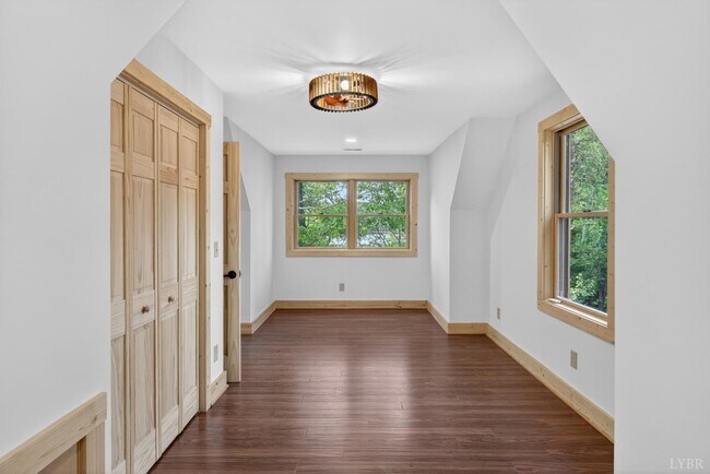 Building Photo - 308 Acres Ct