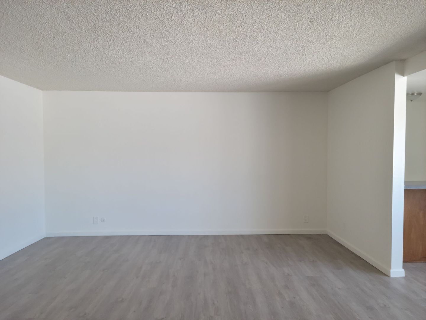 Building Photo - 623 S Grevillea Ave