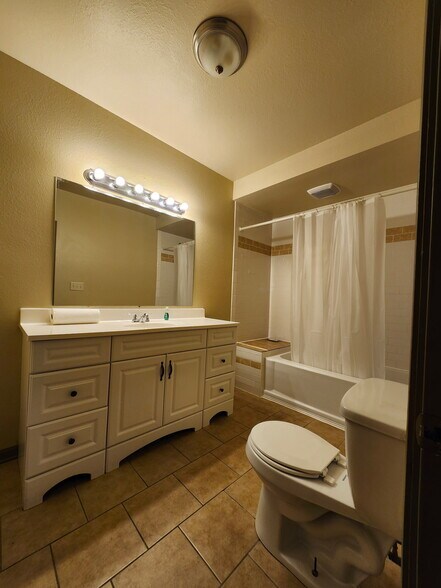 Building Photo - 4821 N 19th Pl