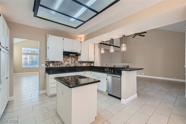 Building Photo - 7624 Desert Largo Ave