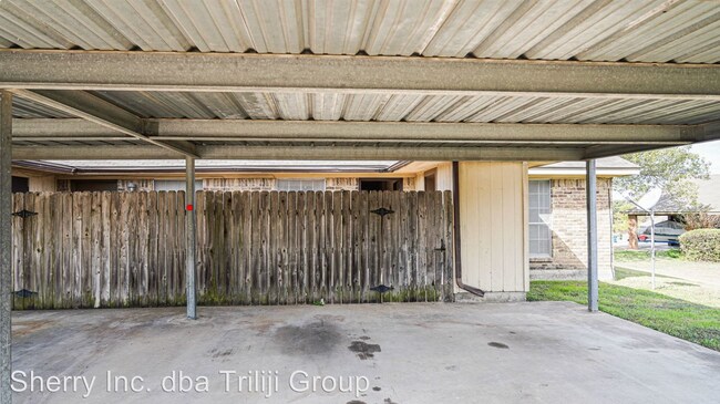 Building Photo - E 105-107 Eldorado