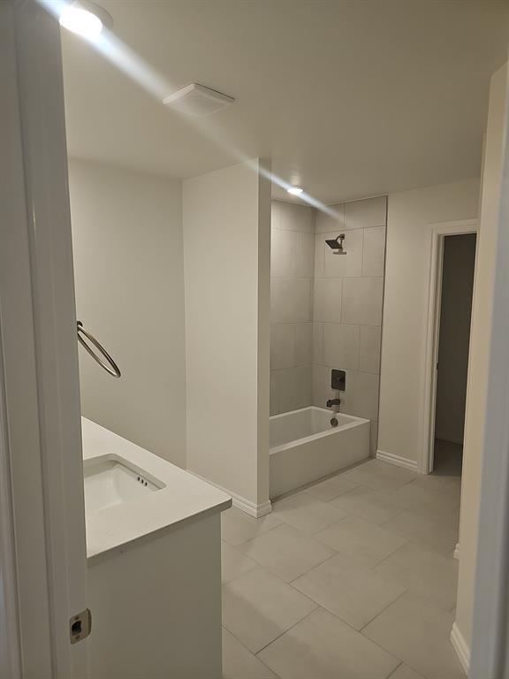 Building Photo - 3701 Lynne Ave